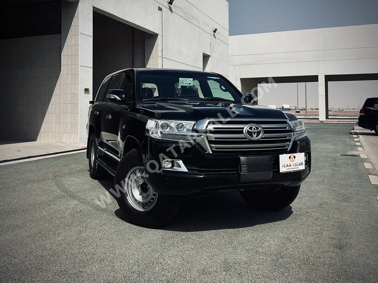 Toyota  Land Cruiser  VXR  2021  Automatic  82,000 Km  8 Cylinder  Four Wheel Drive (4WD)  SUV  Black