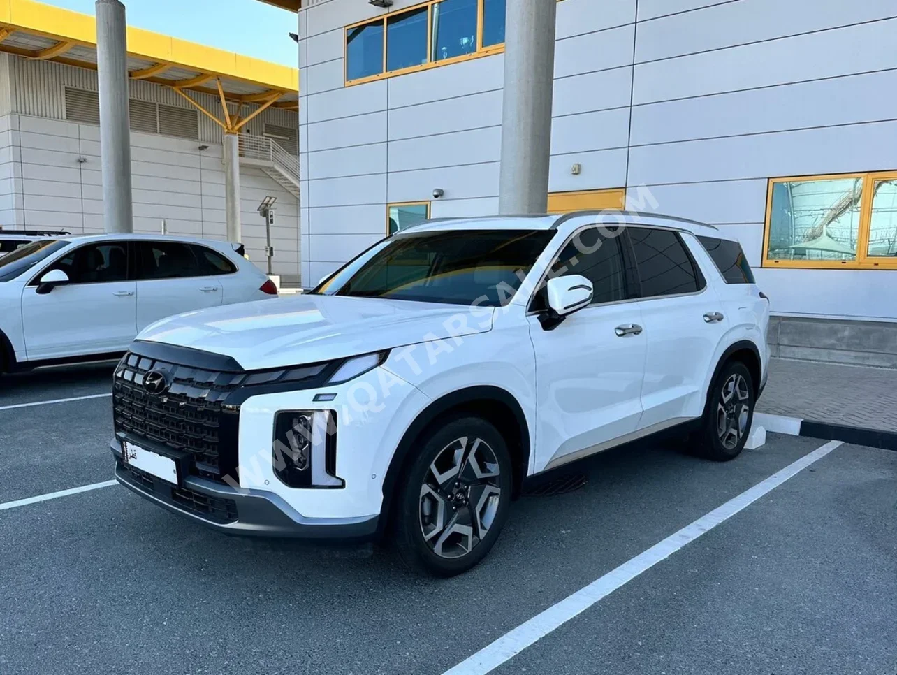 Hyundai  Palisade  2023  Automatic  30,000 Km  6 Cylinder  All Wheel Drive (AWD)  SUV  White  With Warranty