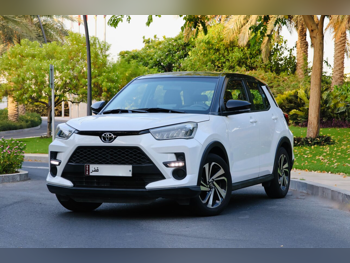 تويوتا  رايز  4 سلندر  إس يو في 2 في 4  أبيض  2023