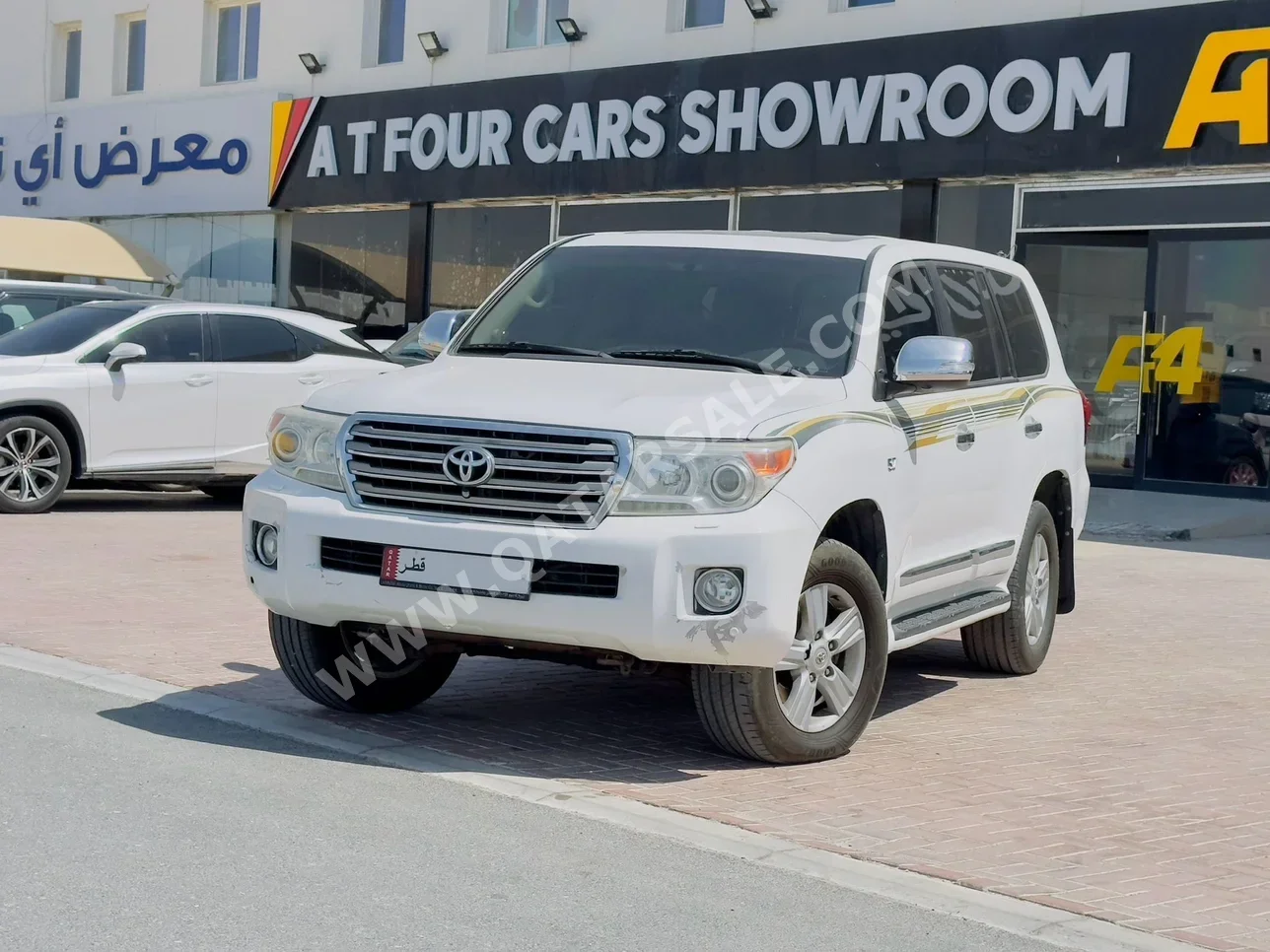 Toyota  Land Cruiser  VXR  2013  Automatic  436,000 Km  8 Cylinder  Four Wheel Drive (4WD)  SUV  White