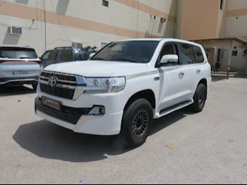 Toyota  Land Cruiser  GXR  2018  Automatic  270,000 Km  8 Cylinder  Four Wheel Drive (4WD)  SUV  White