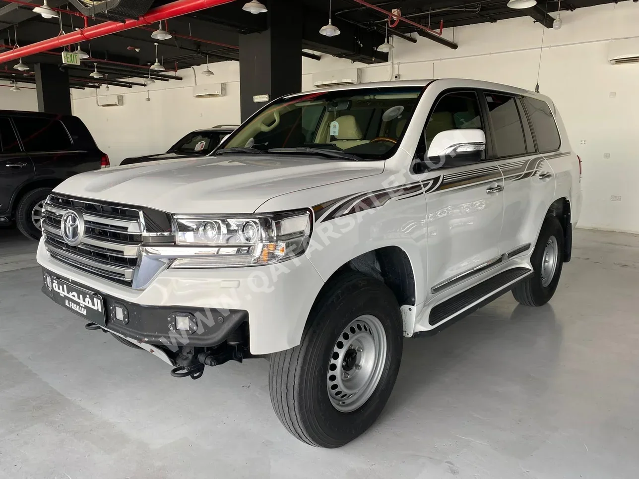 Toyota  Land Cruiser  GXR  2017  Automatic  290,000 Km  8 Cylinder  Four Wheel Drive (4WD)  SUV  White