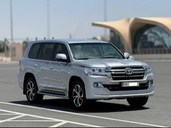 Toyota  Land Cruiser  GXR  2018  Automatic  181,000 Km  6 Cylinder  Four Wheel Drive (4WD)  SUV  Silver