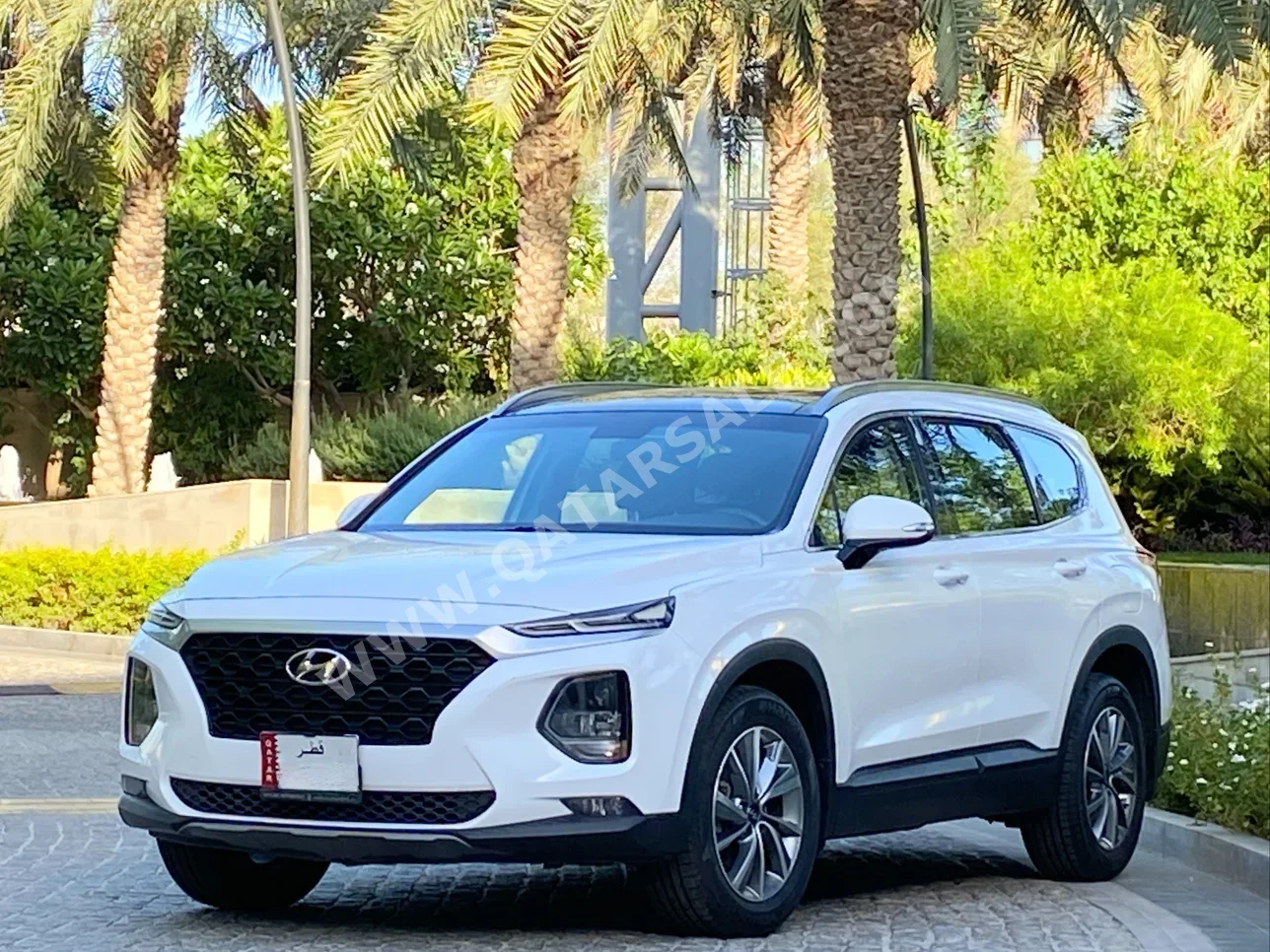 Hyundai  Santa Fe  2019  Automatic  113,000 Km  6 Cylinder  Four Wheel Drive (4WD)  SUV  White