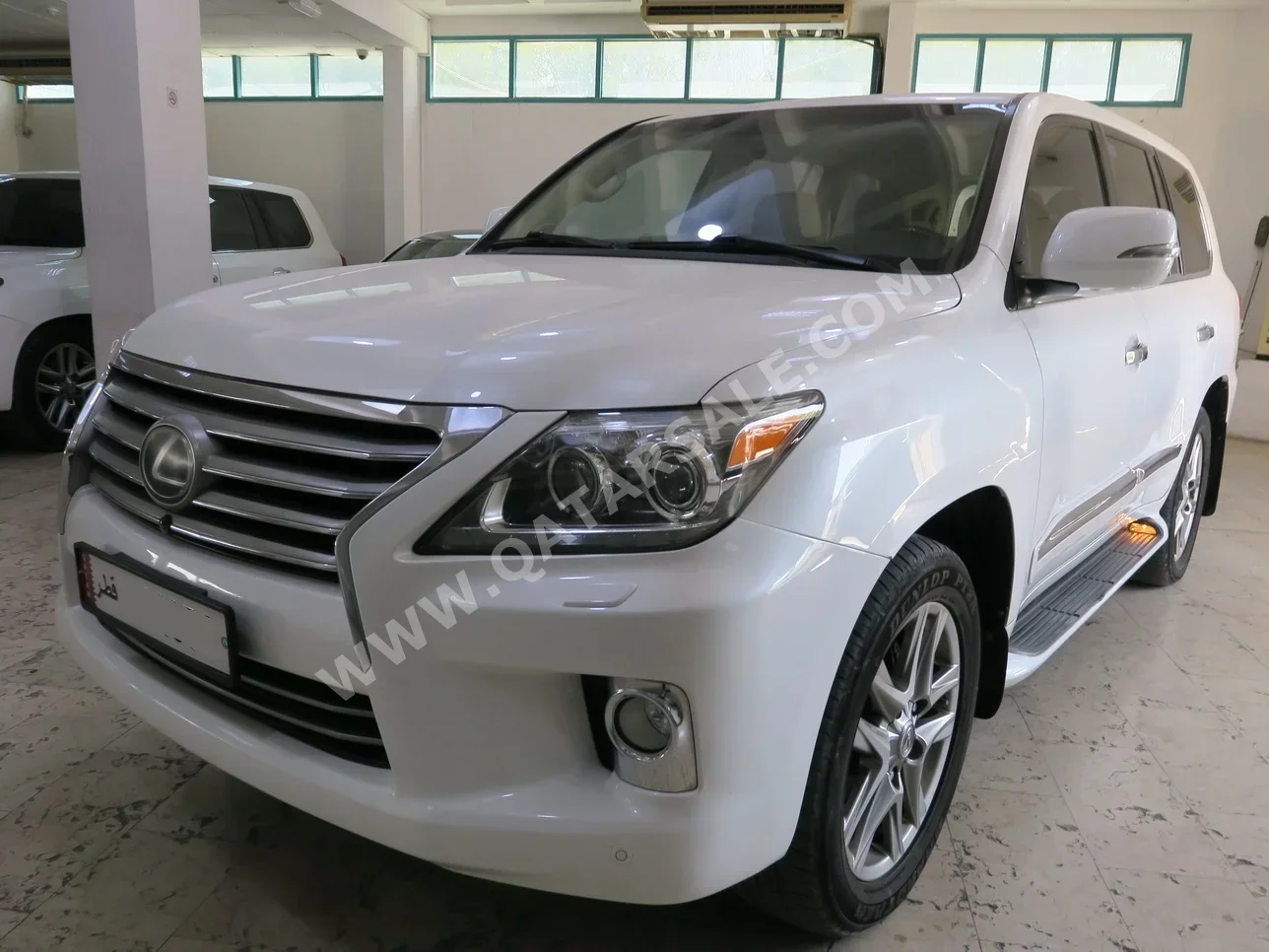 Lexus  LX  570  2013  Automatic  260,000 Km  8 Cylinder  Four Wheel Drive (4WD)  SUV  White