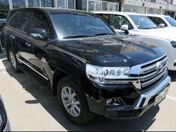 Toyota  Land Cruiser  GXR  2018  Automatic  143٬000 Km  8 Cylinder  Four Wheel Drive (4WD)  SUV  Black