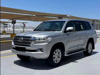 Toyota  Land Cruiser  VXR  2021  Automatic  180,000 Km  8 Cylinder  Four Wheel Drive (4WD)  SUV  Silver