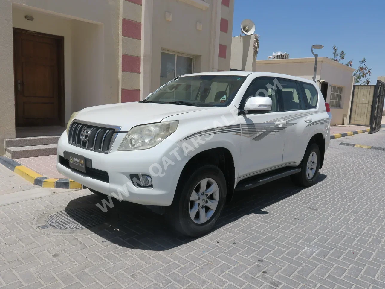 Toyota  Prado  2012  Automatic  332,000 Km  6 Cylinder  Four Wheel Drive (4WD)  SUV  White