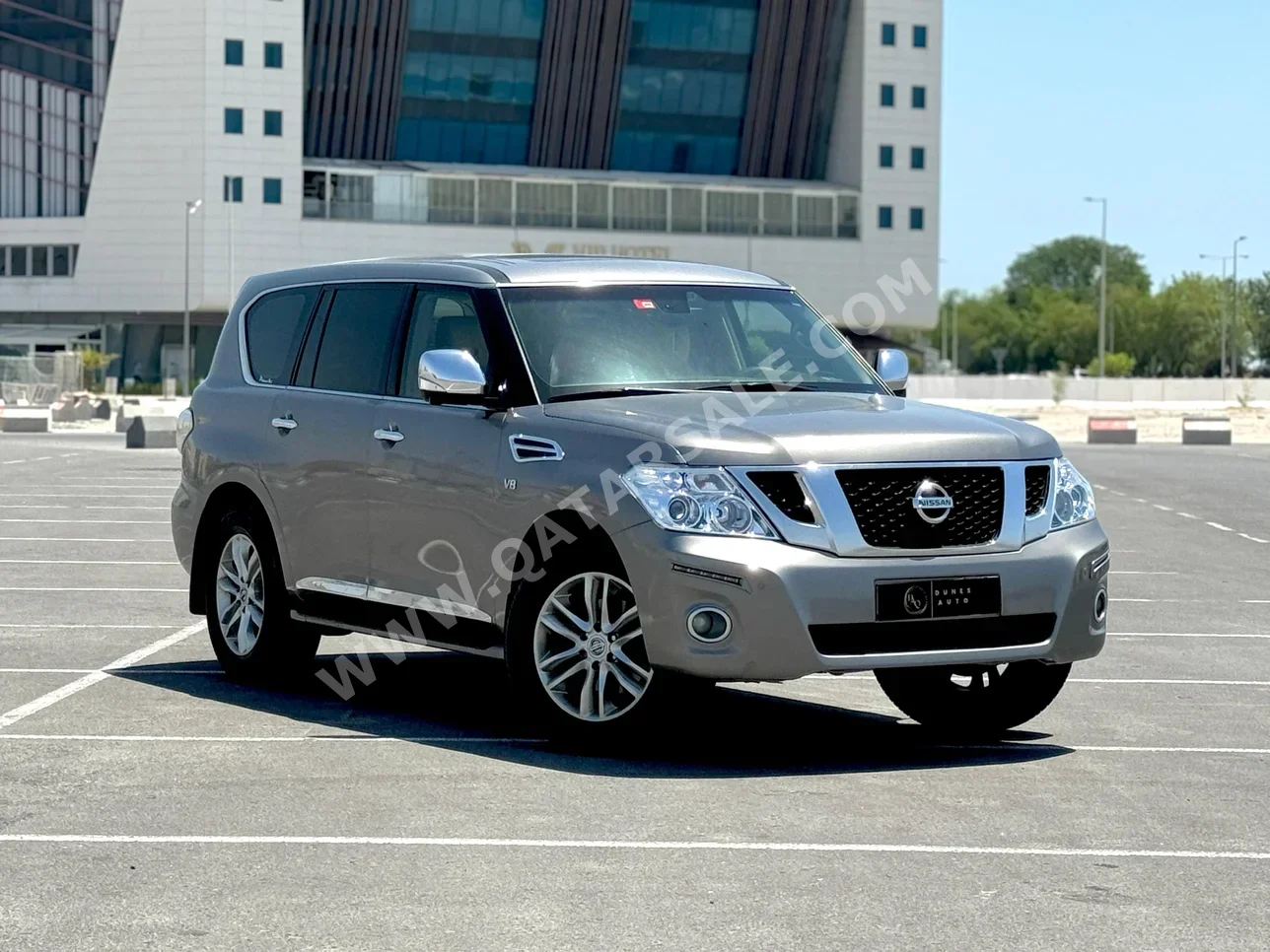 Nissan  Patrol  LE  2013  Automatic  220,000 Km  8 Cylinder  Four Wheel Drive (4WD)  SUV  Gray