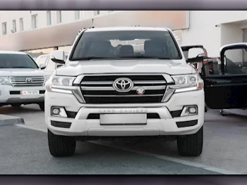 Toyota  Land Cruiser  GXR  2017  Automatic  174,000 Km  8 Cylinder  Four Wheel Drive (4WD)  SUV  White