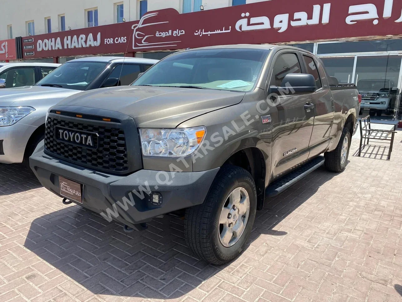 Toyota  Tundra  2012  Automatic  202,000 Km  8 Cylinder  Four Wheel Drive (4WD)  Pick Up  Gray