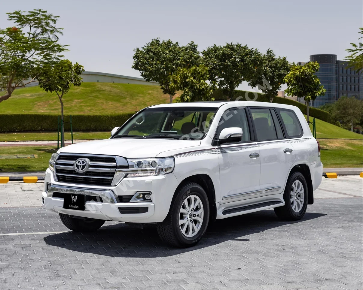 Toyota  Land Cruiser  GXR  2019  Automatic  174,000 Km  8 Cylinder  Four Wheel Drive (4WD)  SUV  White