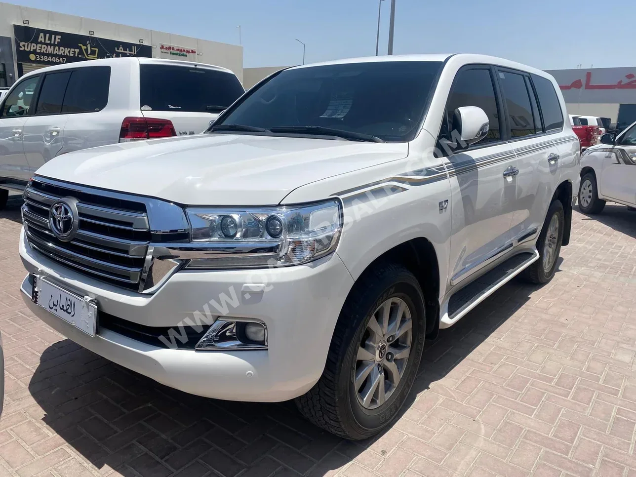 Toyota  Land Cruiser  VXR  2019  Automatic  245,000 Km  8 Cylinder  Four Wheel Drive (4WD)  SUV  White