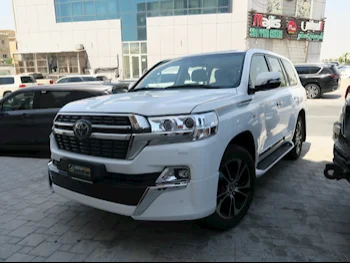 Toyota  Land Cruiser  VXR  2021  Automatic  194٬000 Km  8 Cylinder  Four Wheel Drive (4WD)  SUV  White