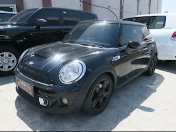 Mini  Cooper  S  2013  Automatic  115,000 Km  4 Cylinder  Front Wheel Drive (FWD)  Hatchback  Black