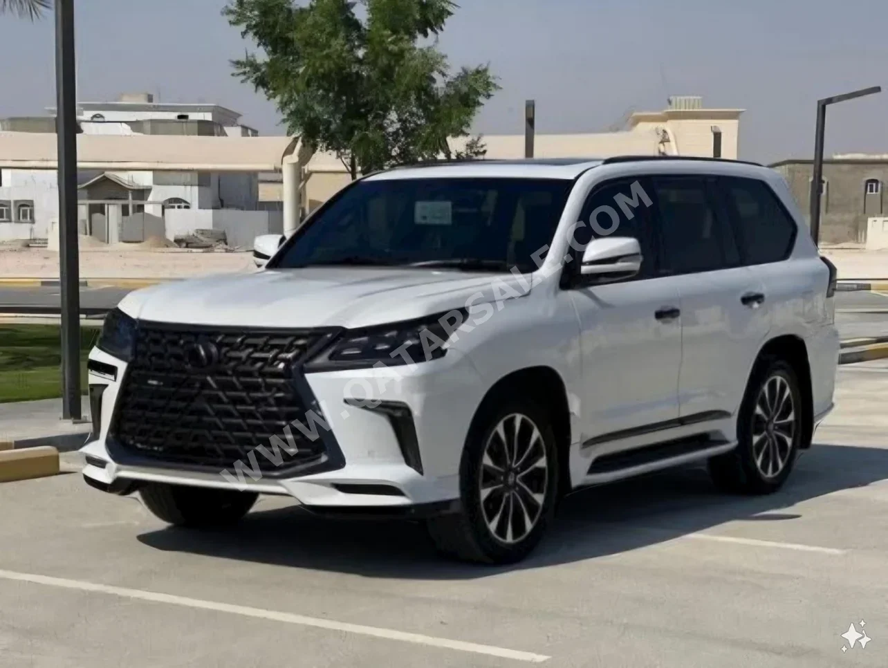 Lexus  LX  570  2017  Automatic  240,000 Km  8 Cylinder  Four Wheel Drive (4WD)  SUV  White