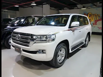 Toyota  Land Cruiser  GXR  2018  Automatic  176,000 Km  6 Cylinder  Four Wheel Drive (4WD)  SUV  White