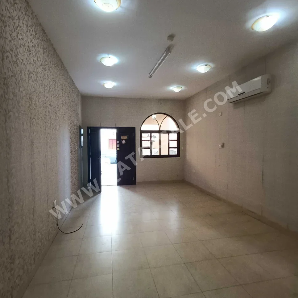 Family Residential  - Not Furnished  - Al Daayen  - Al Sakhama  - 6 Bedrooms