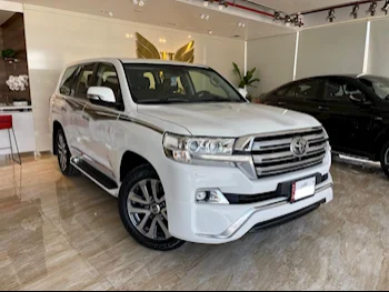 Toyota  Land Cruiser  VXS  2016  Automatic  249,000 Km  8 Cylinder  Four Wheel Drive (4WD)  SUV  White