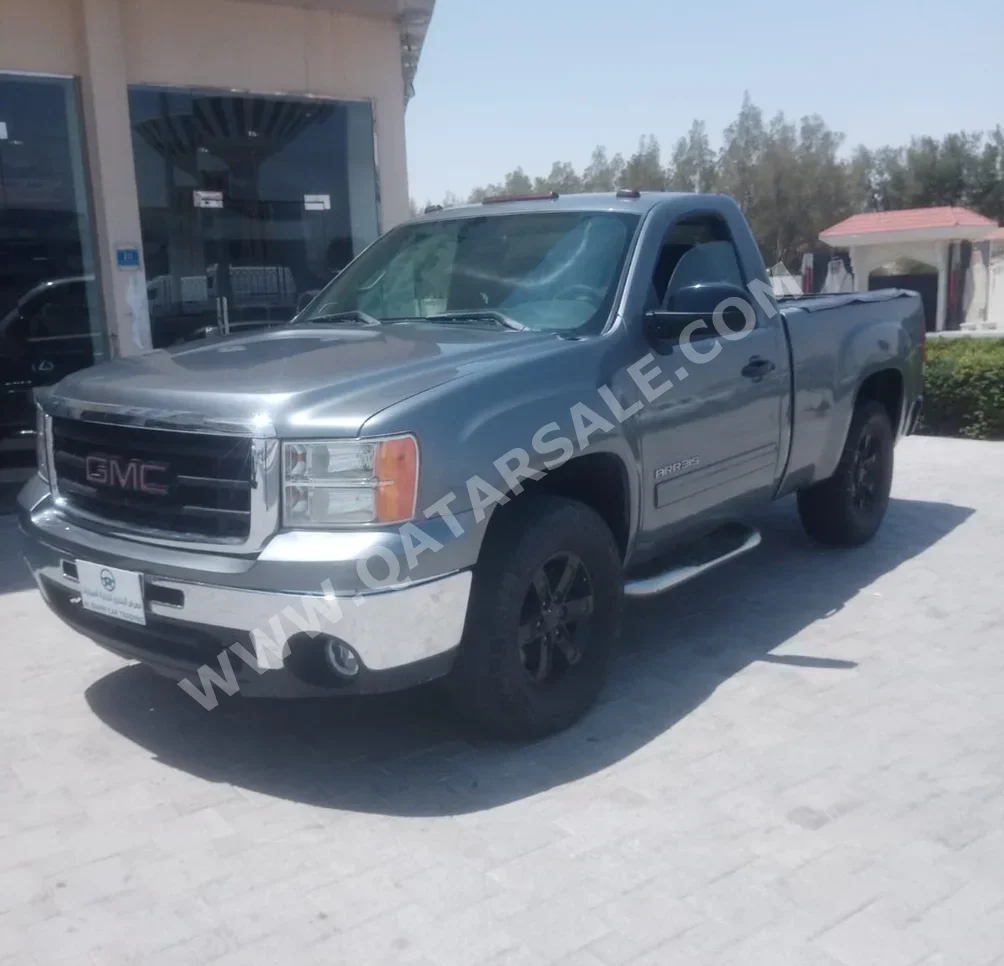 GMC  Sierra  1500  2008  Automatic  448,000 Km  8 Cylinder  Four Wheel Drive (4WD)  Pick Up  Silver