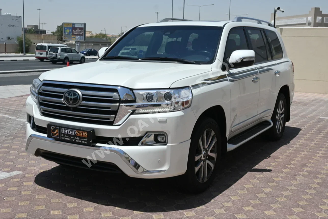 Toyota  Land Cruiser  VXS  2018  Automatic  108,000 Km  8 Cylinder  Four Wheel Drive (4WD)  SUV  Pearl