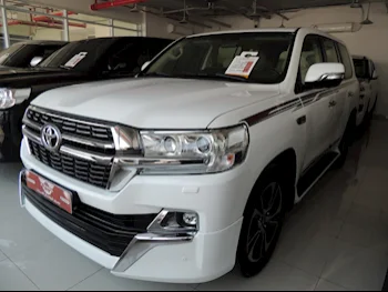 Toyota  Land Cruiser  GXR  2019  Automatic  231٬000 Km  8 Cylinder  Four Wheel Drive (4WD)  SUV  White