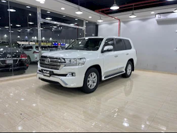 Toyota  Land Cruiser  GXR  2016  Automatic  182,000 Km  8 Cylinder  Four Wheel Drive (4WD)  SUV  White