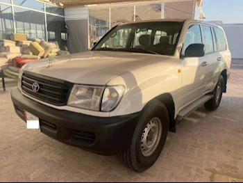 Toyota  Land Cruiser  G  2002  Manual  620,000 Km  6 Cylinder  Four Wheel Drive (4WD)  SUV  White