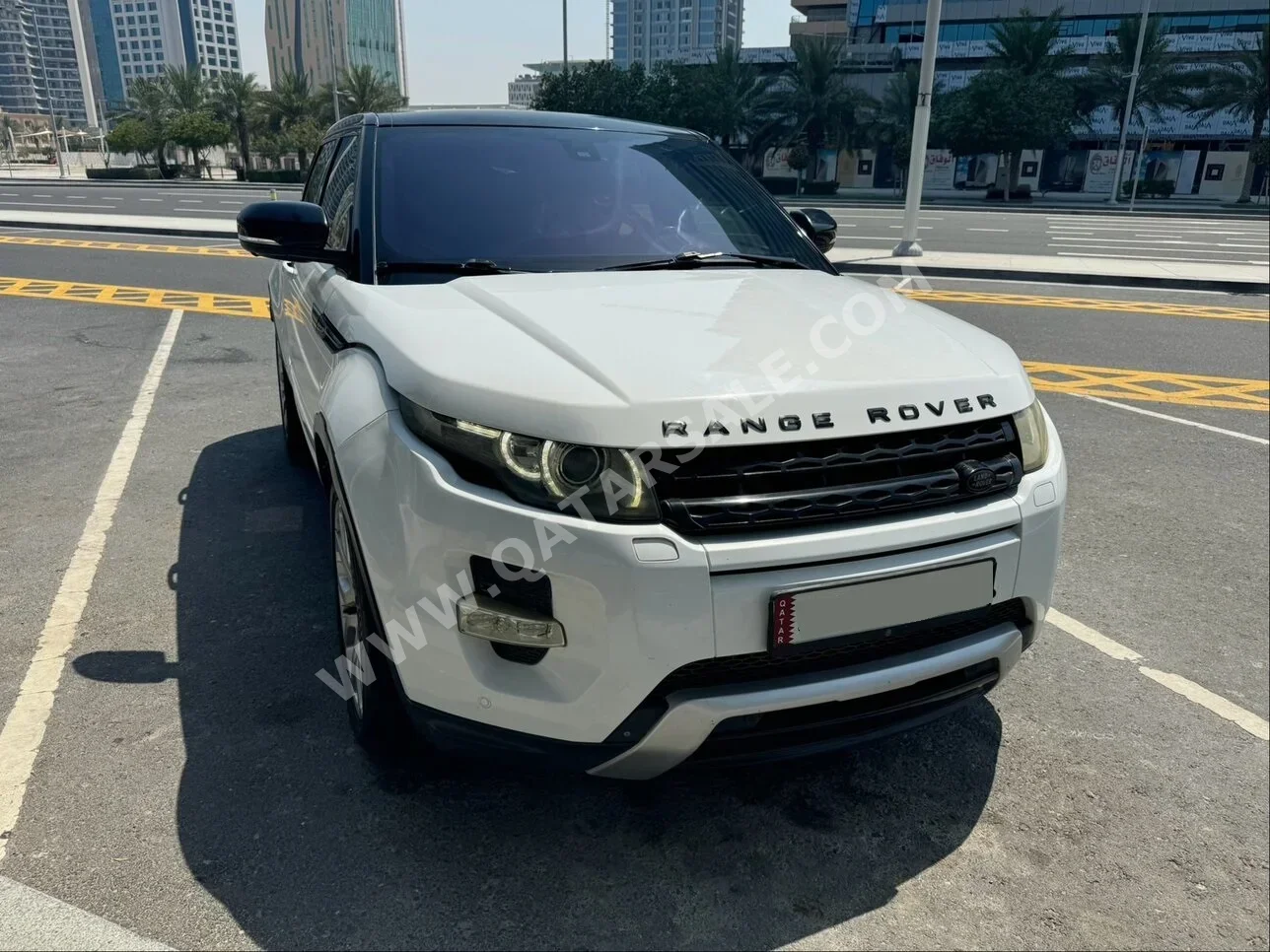 Land Rover  Evoque  R-Dynamic  2013  Automatic  85,574 Km  4 Cylinder  All Wheel Drive (AWD)  Hatchback  White