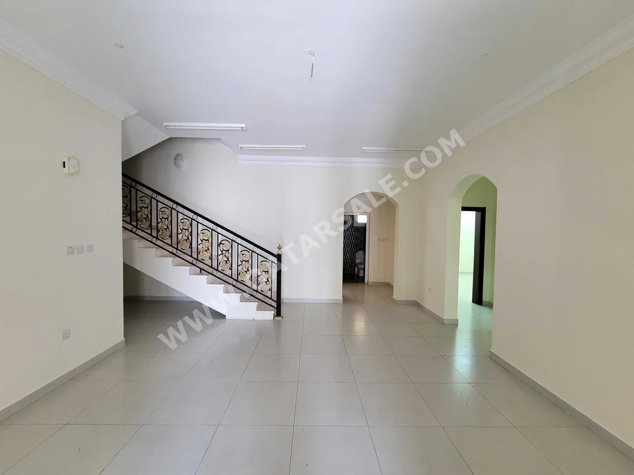 Family Residential  - Not Furnished  - Al Rayyan  - Ain Khaled  - 8 Bedrooms
