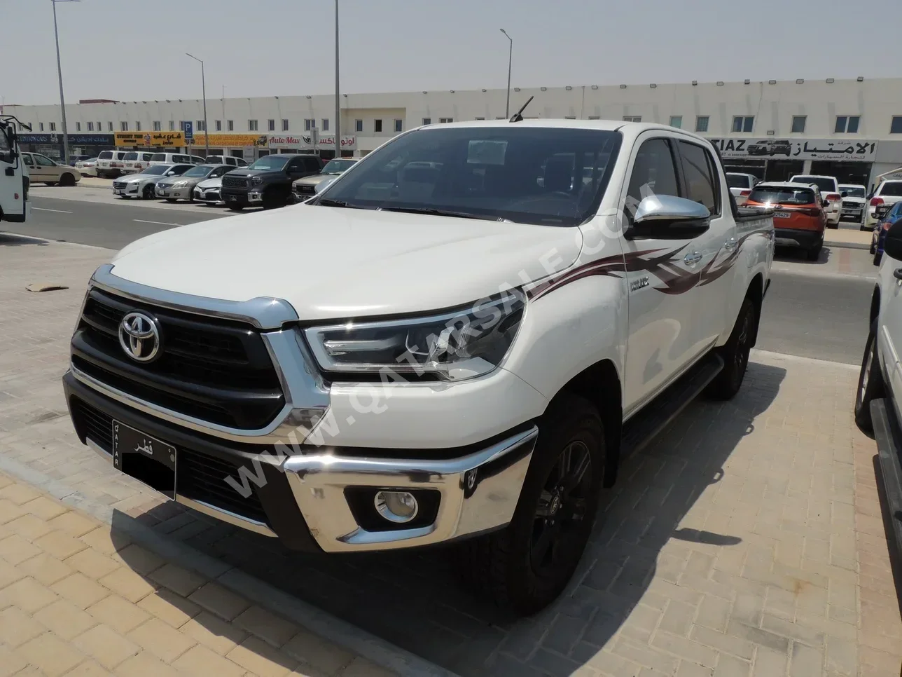 Toyota  Hilux  SR5  2022  Automatic  102,000 Km  4 Cylinder  Four Wheel Drive (4WD)  Pick Up  White