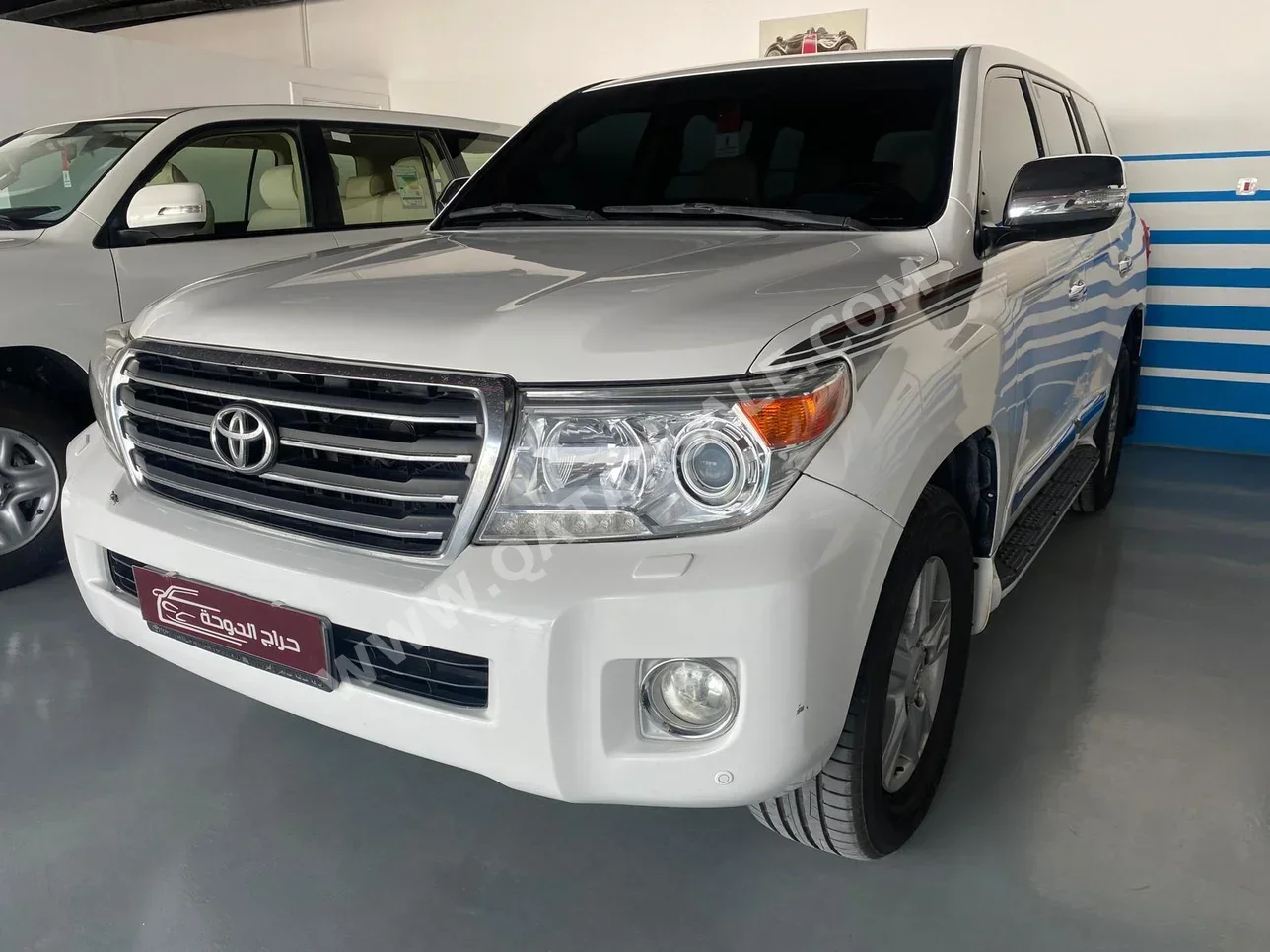 Toyota  Land Cruiser  GXR  2014  Automatic  187,000 Km  8 Cylinder  Four Wheel Drive (4WD)  SUV  White