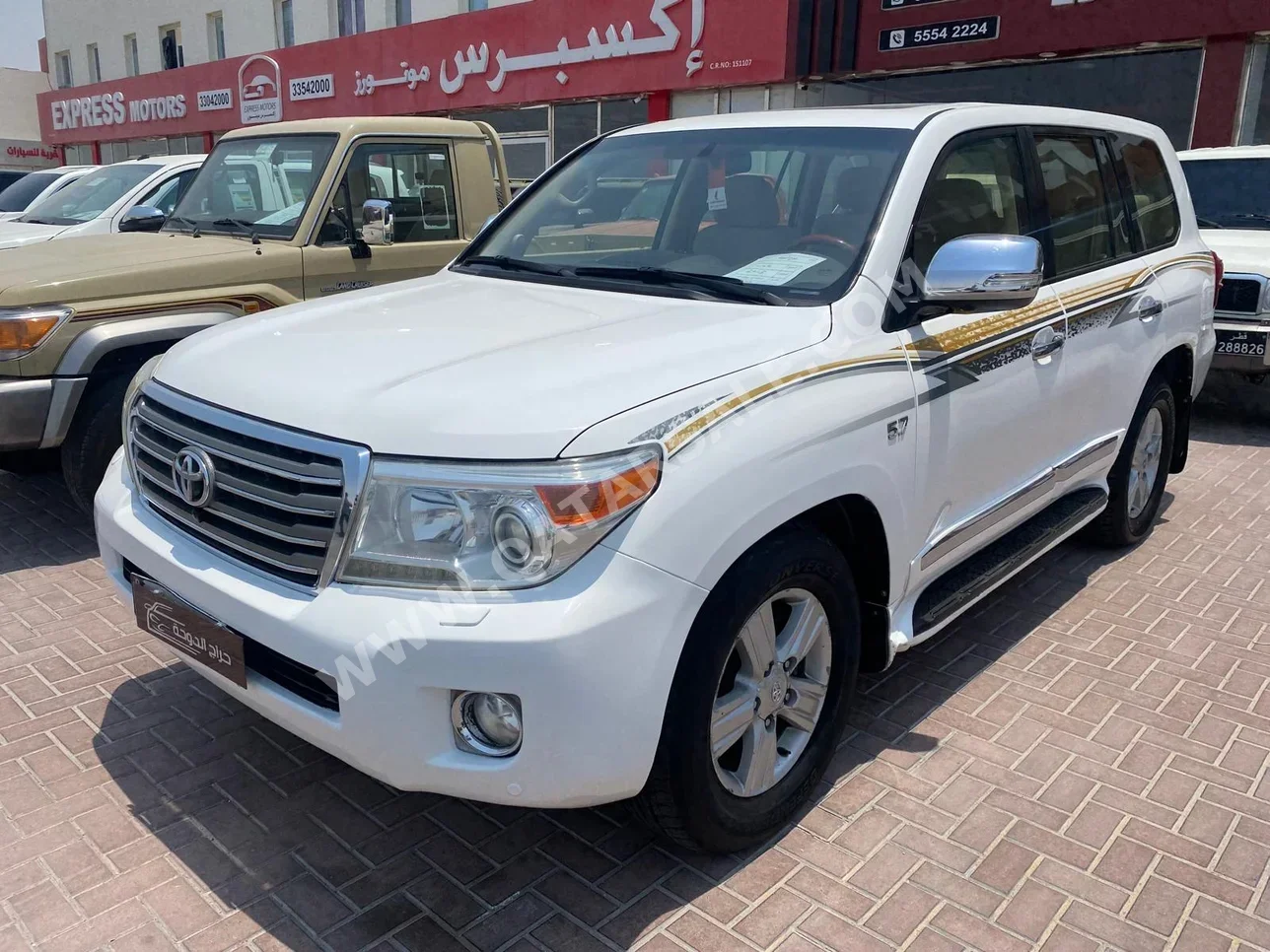 Toyota  Land Cruiser  VXR  2013  Automatic  444,000 Km  8 Cylinder  Four Wheel Drive (4WD)  SUV  White