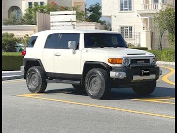 Toyota  FJ Cruiser  2020  Automatic  32,000 Km  6 Cylinder  Four Wheel Drive (4WD)  SUV  White