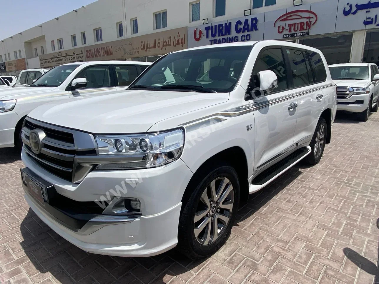 Toyota  Land Cruiser  VXR  2019  Automatic  156,000 Km  8 Cylinder  Four Wheel Drive (4WD)  SUV  White