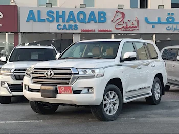 Toyota  Land Cruiser  GXR  2016  Automatic  224,000 Km  6 Cylinder  Four Wheel Drive (4WD)  SUV  White