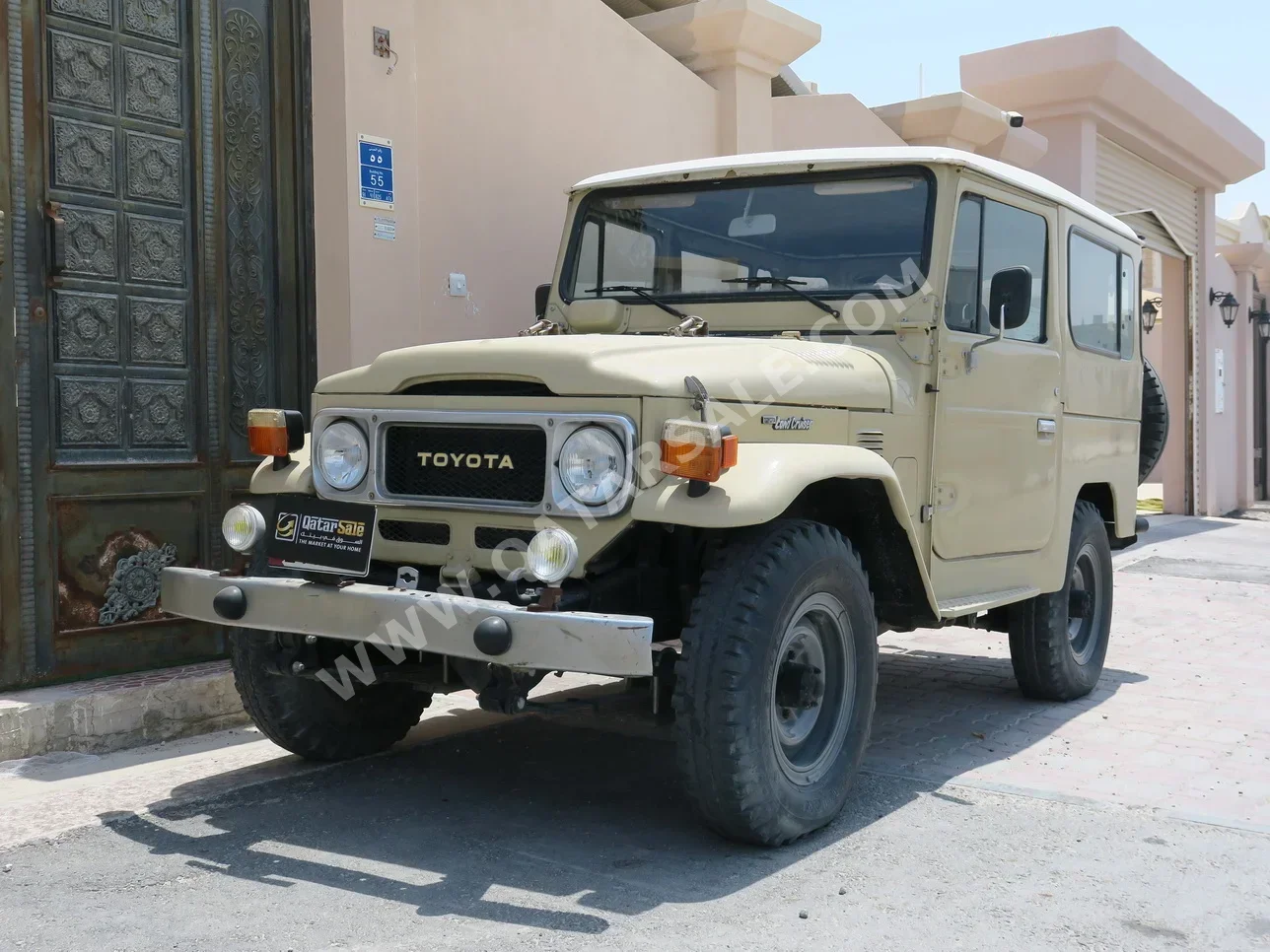 Toyota  FJ Cruiser  1983  Manual  95,000 Km  6 Cylinder  Front Wheel Drive (FWD)  SUV  Beige