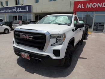 GMC  Sierra  1500  2020  Automatic  140٬000 Km  8 Cylinder  Four Wheel Drive (4WD)  Pick Up  White