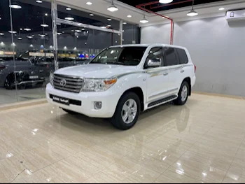 Toyota  Land Cruiser  VXR  2014  Automatic  327,000 Km  8 Cylinder  Four Wheel Drive (4WD)  SUV  White