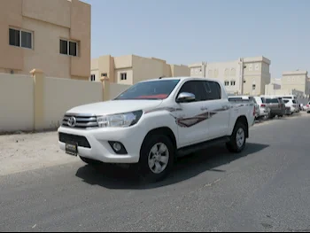 Toyota  Hilux  2017  Manual  190,000 Km  4 Cylinder  Rear Wheel Drive (RWD)  Pick Up  White