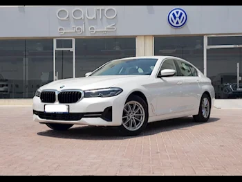 BMW  5-Series  520i  2023  Automatic  11٬000 Km  4 Cylinder  Rear Wheel Drive (RWD)  Sedan  White  With Warranty