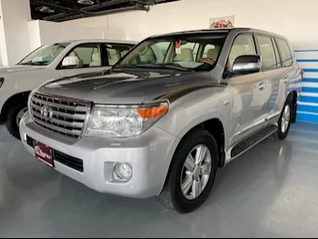 Toyota  Land Cruiser  VXR  2014  Automatic  409,000 Km  8 Cylinder  Four Wheel Drive (4WD)  SUV  Silver