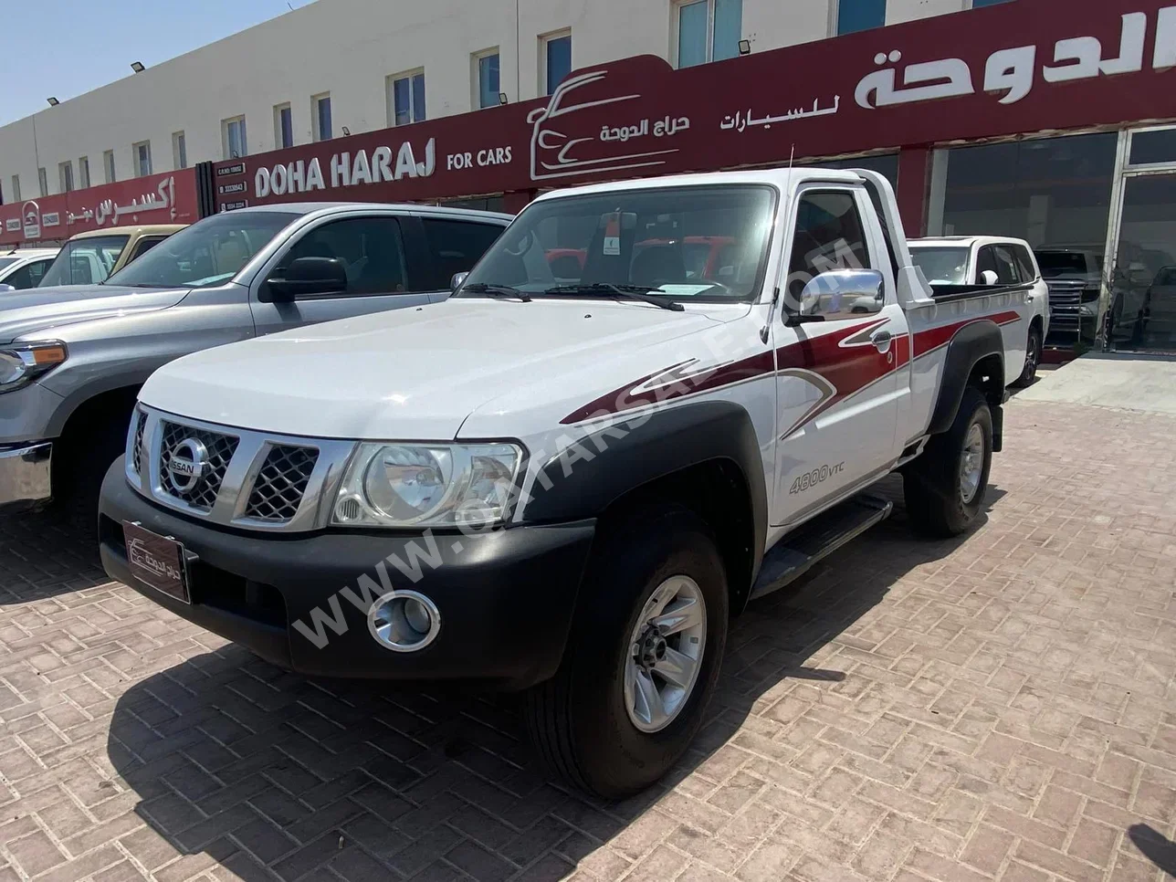 Nissan  Patrol  Pickup  2015  Automatic  273,000 Km  6 Cylinder  Four Wheel Drive (4WD)  Pick Up  White