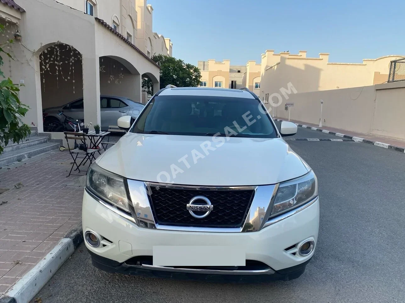 Nissan  Pathfinder  SV  2015  Automatic  140,000 Km  6 Cylinder  Four Wheel Drive (4WD)  SUV  White