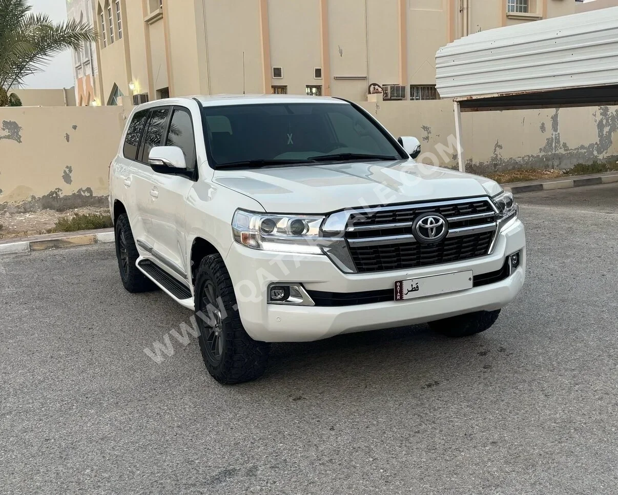 Toyota  Land Cruiser  G  2008  Manual  446,000 Km  6 Cylinder  Four Wheel Drive (4WD)  SUV  White