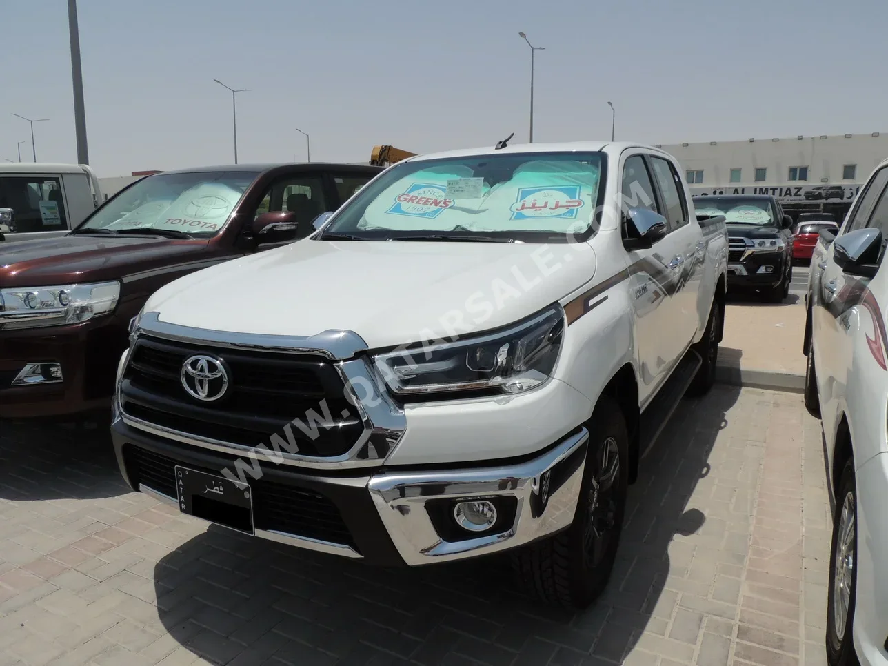 Toyota  Hilux  SR5  2024  Automatic  2,500 Km  4 Cylinder  Four Wheel Drive (4WD)  Pick Up  White  With Warranty