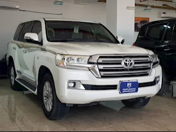 Toyota  Land Cruiser  VXR  2016  Automatic  170,000 Km  8 Cylinder  Four Wheel Drive (4WD)  SUV  White