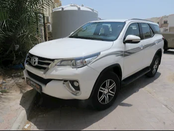 Toyota  Fortuner  2016  Automatic  280,000 Km  4 Cylinder  Four Wheel Drive (4WD)  SUV  White