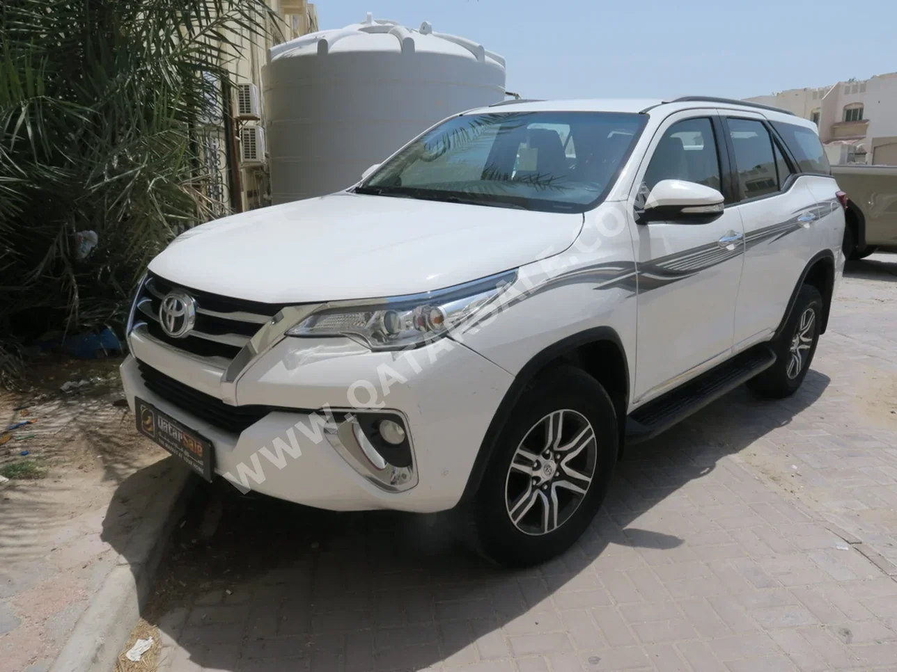 Toyota  Fortuner  2016  Automatic  280,000 Km  4 Cylinder  Four Wheel Drive (4WD)  SUV  White