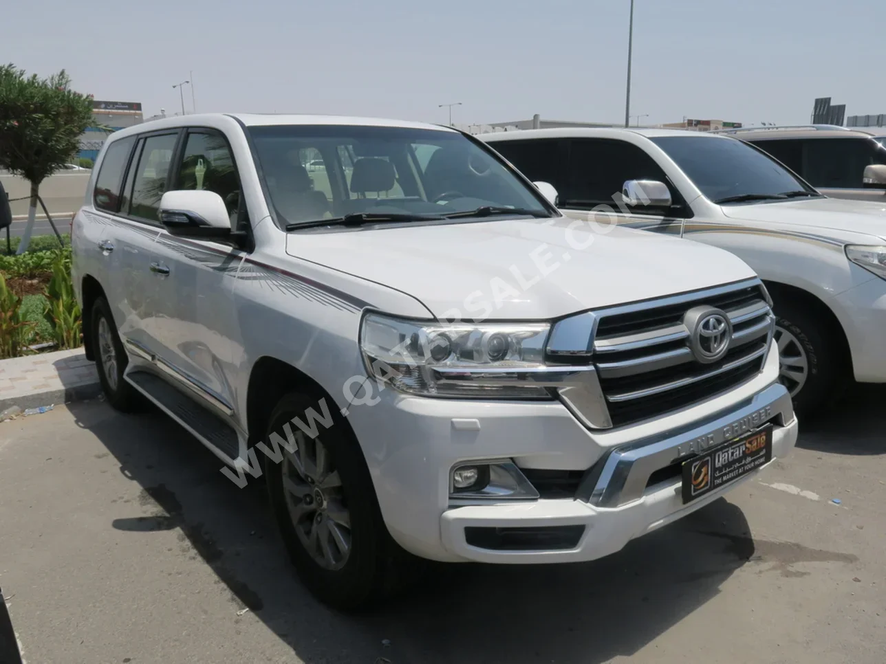 Toyota  Land Cruiser  GXR  2019  Automatic  195,000 Km  8 Cylinder  Four Wheel Drive (4WD)  SUV  White